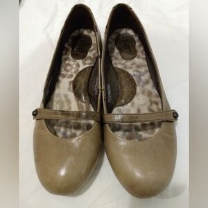 Born Leather Mary Jane Shoes Taupe Beige 9 Classic Ballet Flat Strap Cute